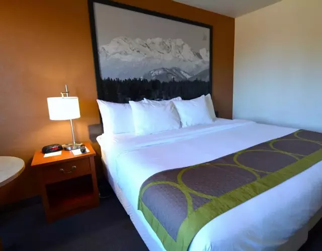 Super 8 by Wyndham Port Angeles at Olympic National Park