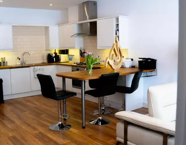 Cleave House - Stylish & Chic 3 Bed House mins from Central London