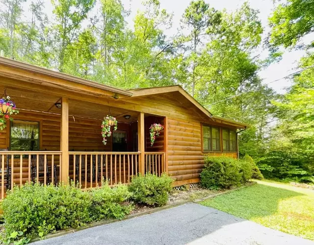 Smoky Mountain Enchanting Haven 3BR2BA Cabin