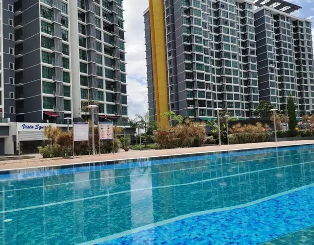 Vista Alam Studio Units - Pool, food court