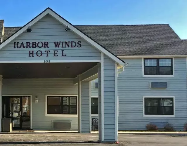 Harbor Winds Hotel