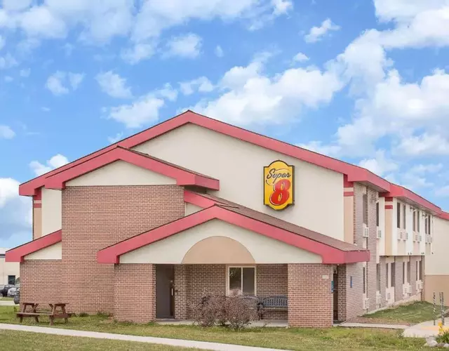 Super 8 by Wyndham Sheboygan WI