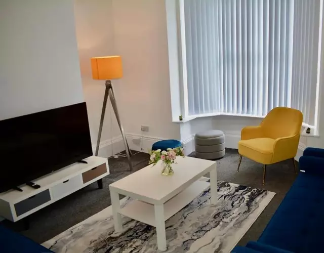 4Bedroom House with Free Wi-fi Near the City Centre