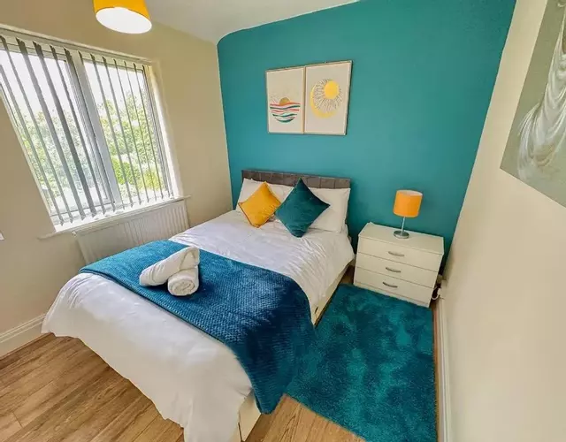 HILLTOP PLACE SUITES , Parkway M1 J33