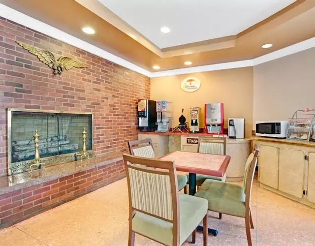 Super 8 by Wyndham Milford/New Haven