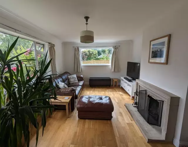 Peaceful Glastonbury Bungalow - Ideally Located