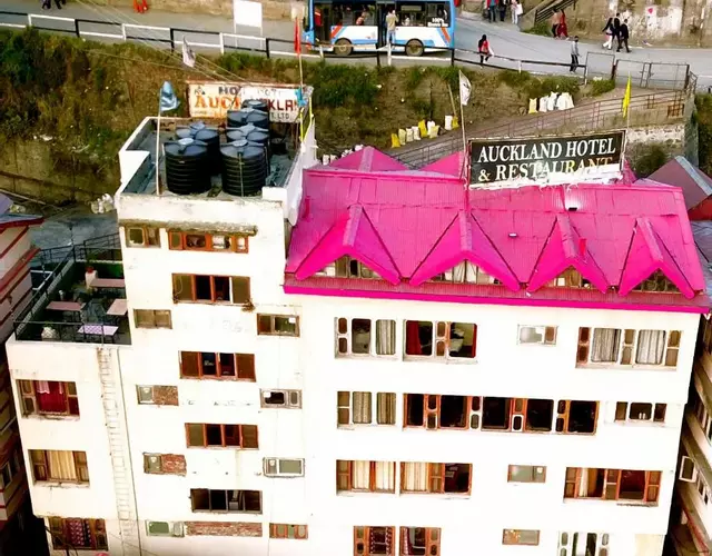 Auckland Hotel and Restaurant Near Mall Road