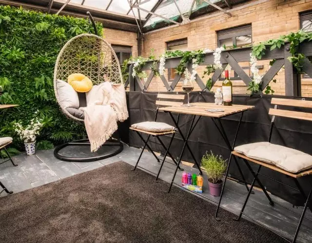 Stunning 2 bed with outside balcony, super king beds and 75’’ TV!