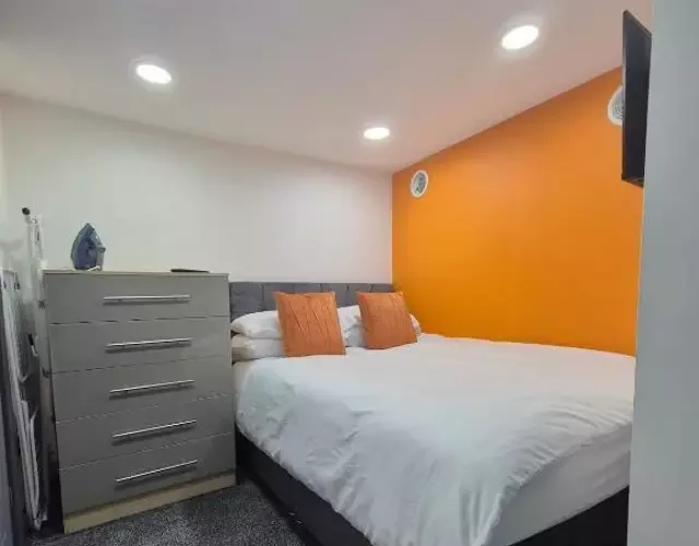 The Orange Outpost - Modern Studio Near Alhambra