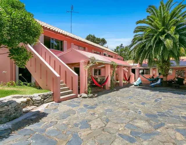 Dolphins Backpackers