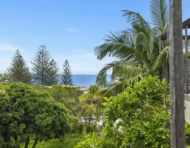 Duke St Convenience at your doorstep Beach living in the heart of the village close to cafes Ocean glimpse