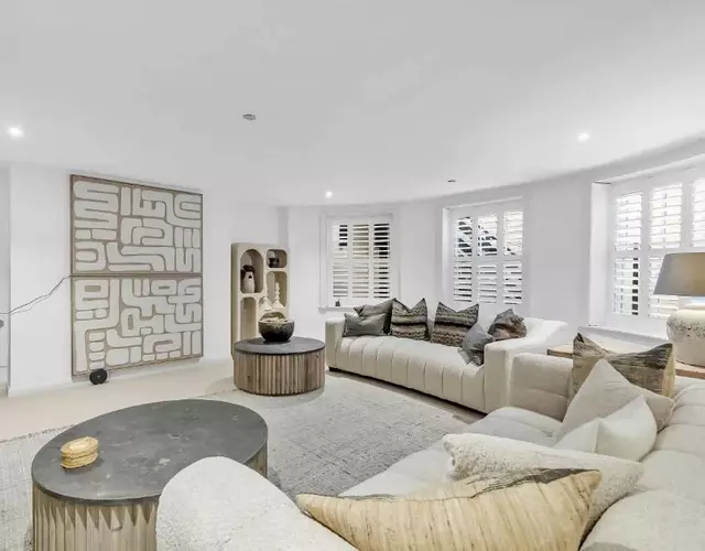 Central Snug with Patio By My Getaways