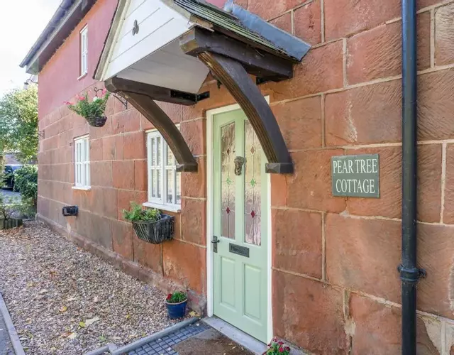Pear Tree Cottage Courtyard