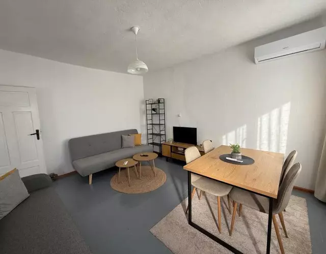 Апартамент за нощувки "Златен век"