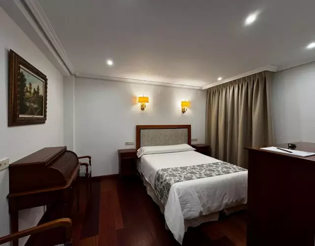 Hotel 103