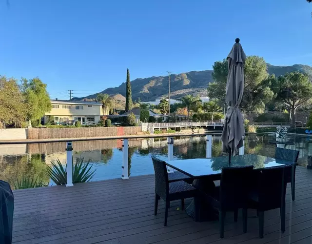 Lakefront House With Breath Taking Views