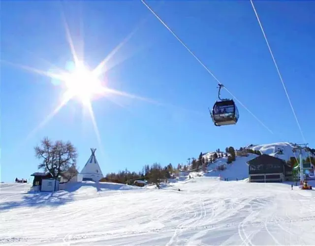 Chalet Alpin, central et parking