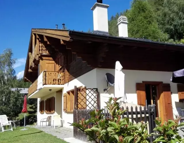 Sunny and spacious apartment in chalet Faigaux in Veysonnaz situated in quiet area with magnificent mountain views