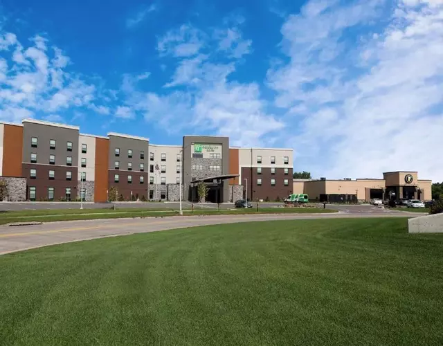 Holiday Inn & Suites Sioux Falls - Airport by IHG