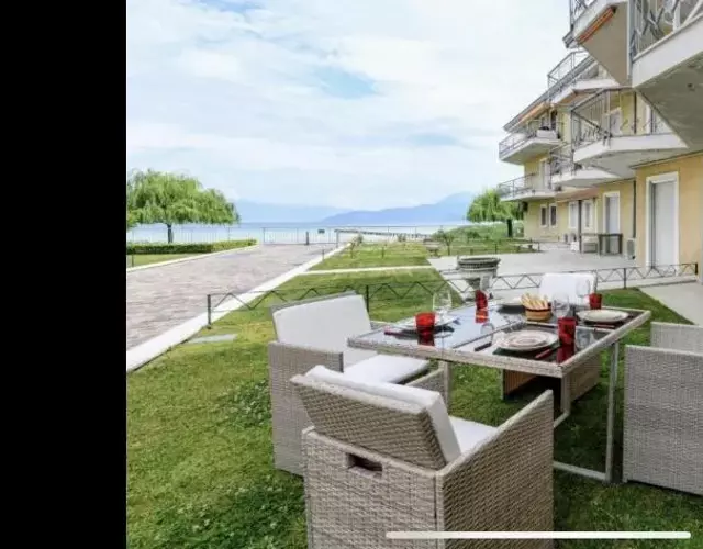 APPARTAMENTO INCANTEVOLE CON VISTA LAGO E SERVIZI