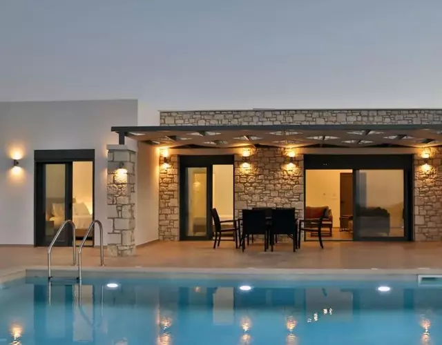 Sternes Tropicana Executive Villa with pool, by Comfortbnb