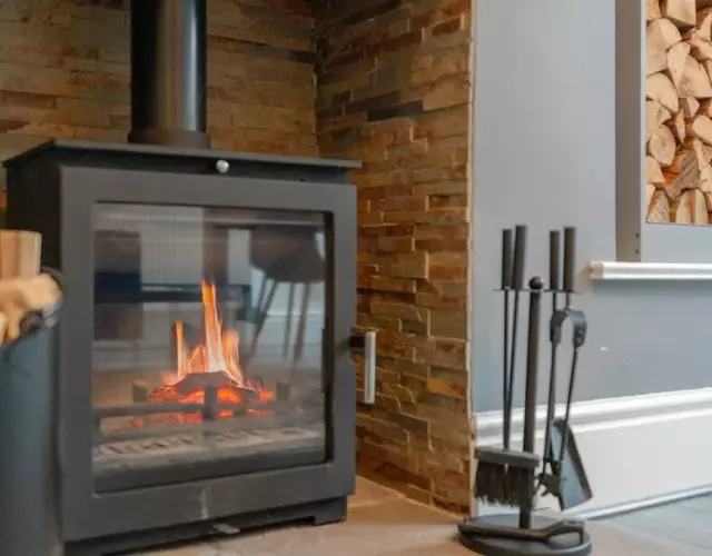 Glenroy Place - sleeps 7, private drive, log burner