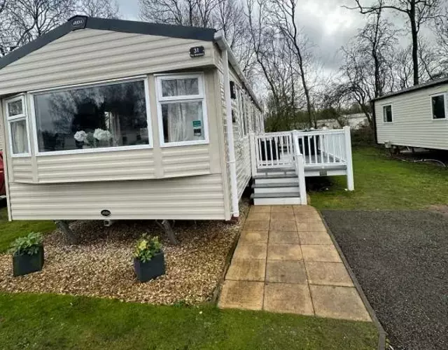 Meadows Luxury Hot Tub Breaks @ Tattershall