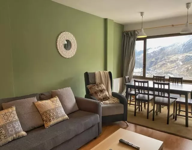 Apartamento en Soldeu a pie de pistas, wifi y parquin