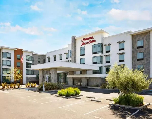 Hampton Inn & Suites - Napa, CA