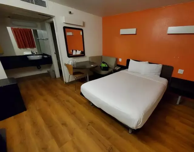 Super 8 by Wyndham Petaluma