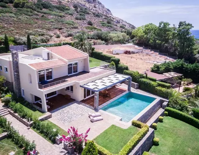 Amazing 5 bedroom Villa with Swimming Pool