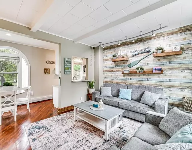 half Mi to Beach and Lake Michigan Condo with Pool!