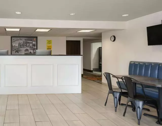 Super 8 by Wyndham Portland/Westbrook Area