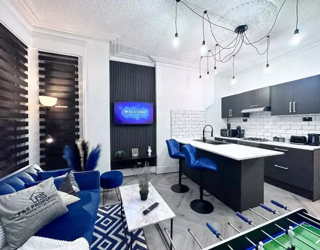 Swanky Seaside Sanctuary W Foozeball - Southend