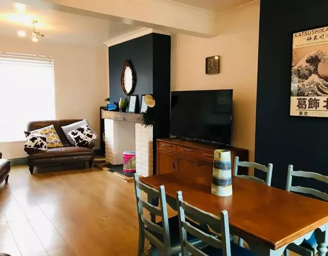 Spacious 3 bed house near beach!