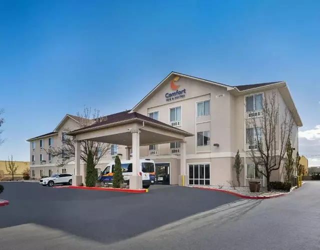 Comfort Inn & Suites Airport Convention Center