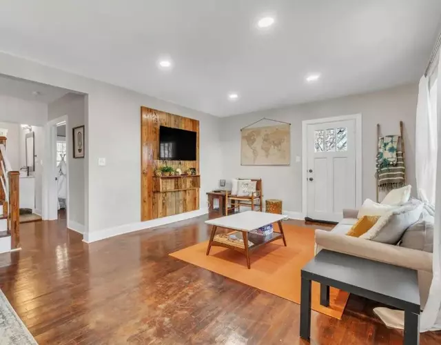 4Bed/3bath- 1 mile to Downtown