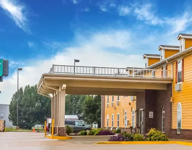 Quality Inn & Suites Chesterfield Village