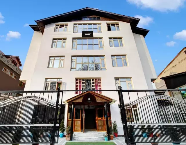 Super Townhouse Rajbagh Formerly Hotel Modern