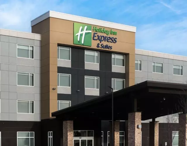 Holiday Inn Express & Suites - West Edmonton-Mall Area by IHG