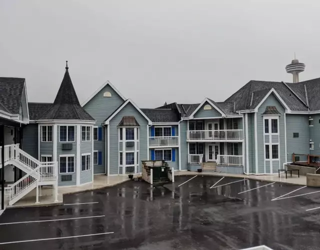 Falls Lodge & Suites