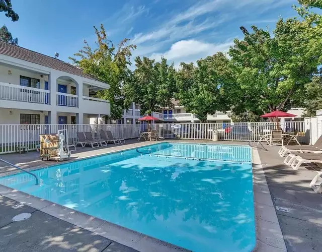 Super 8 by Wyndham Santa Rosa North