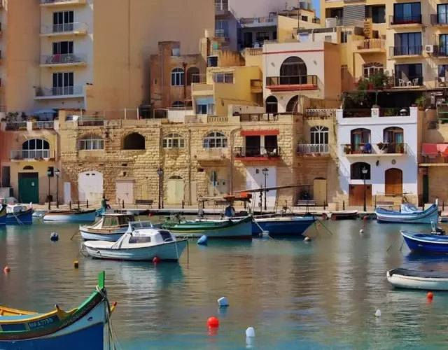 Bookarest Hostel Malta