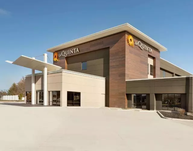 La Quinta Inn & Suites by Wyndham St Louis Route 66