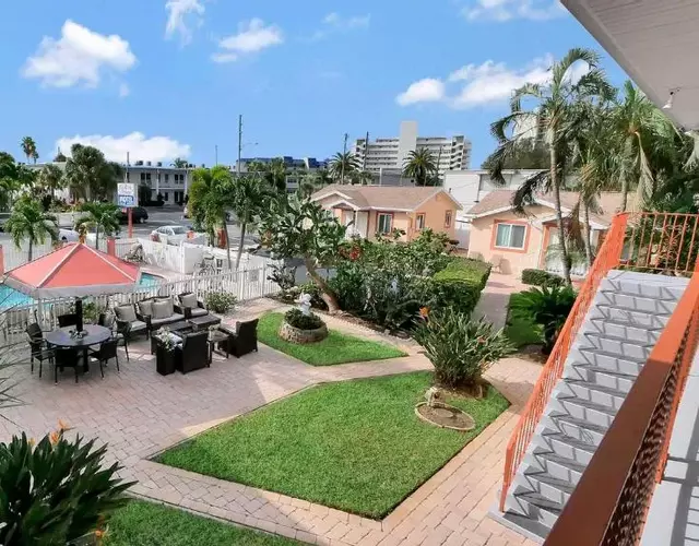 Carlton House Motel and Suites