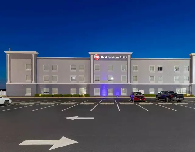 Best Western Plus Brunswick Inn & Suites