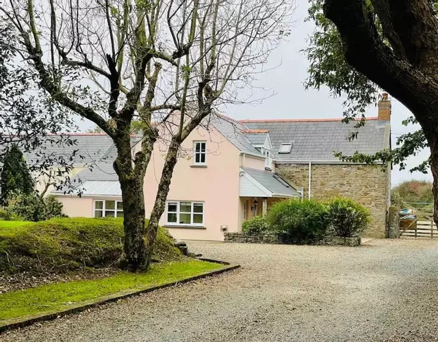 Lower South Hill A Special Country House Near The Sea