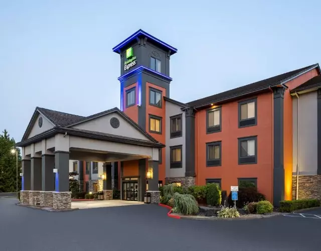 Holiday Inn Express Vancouver North by IHG