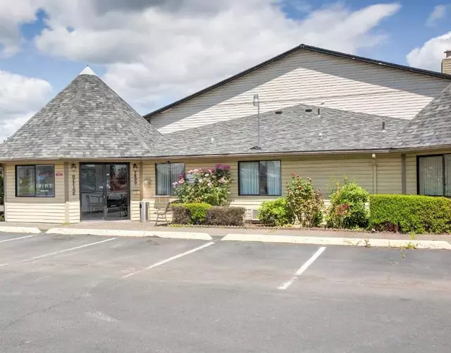 OYO Woodland Hotel and Suites