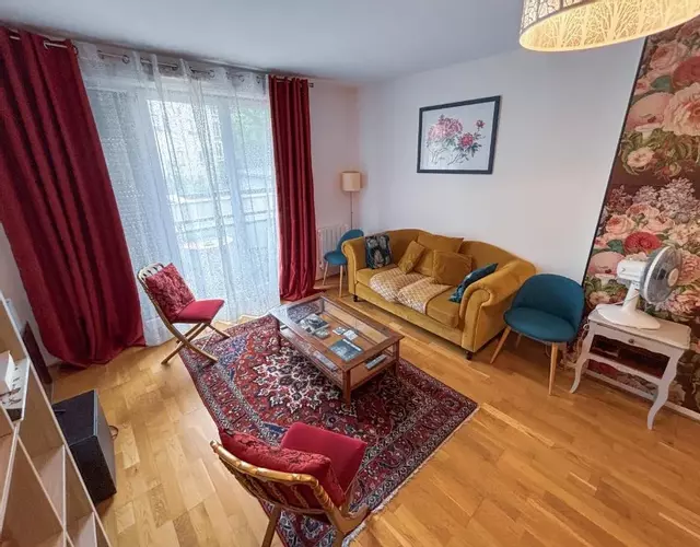 Spacieux et calme, style parisien, toutes commodités, idéal pour un séjour authentique